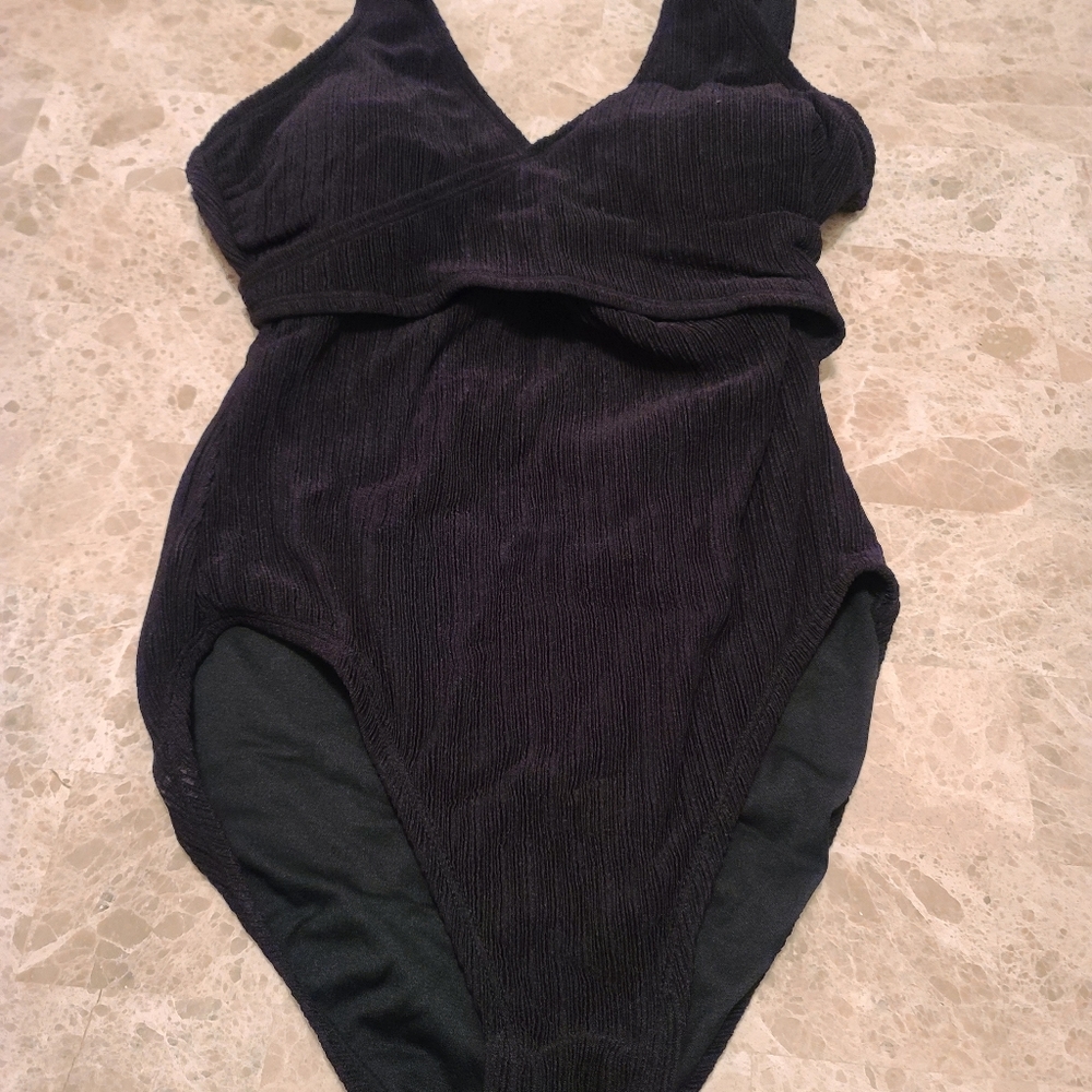 Womens Apt 9 medium one piece ribbed swim suit
